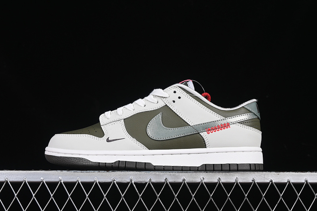Unbranded [HV5980-231]-[SB DUNK LOW YEAR OF SNAKE MEDIUM OLIVE/JADE HORIZON/IRONSTONE/UNIVERSITY (RED]), photo 1
