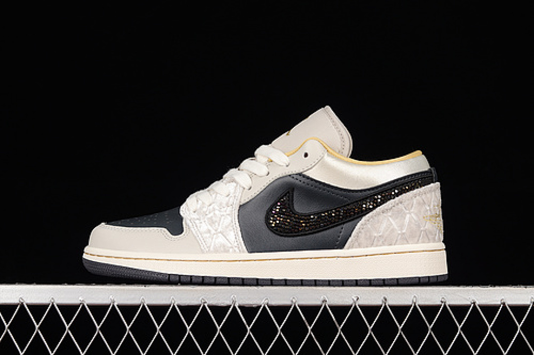 Jordan AIR Jordan 1 LOW SE BEADED SWOOSH ANTHRACITE/LIGHT BONE/SAIL/WOLF GREY/GOLD DUST · DV1762-001, photo 1