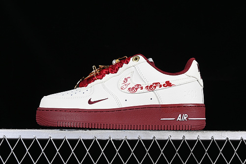 Nike Nike AIR FORCE 1 07 SE 40TH ANNIVERSARY SAIL/METALLIC GOLD/BLACK/TEAM RED · DQ7582-100, photo 1