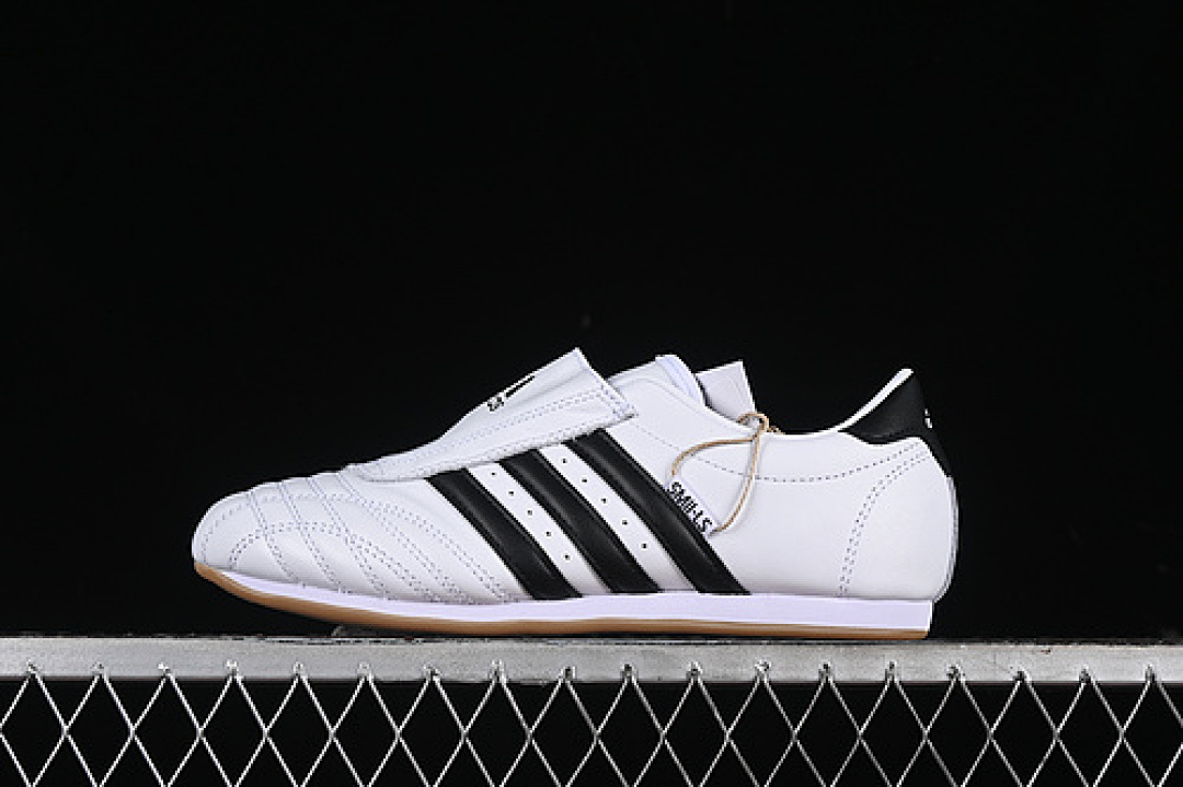 On Running [JQ4774]-[ORIGINALS TAEKWONDO CLOUD WHITE/CORE BLACK/GUM]-[WOMAN:35-39]-[MAN:40-45], photo 1