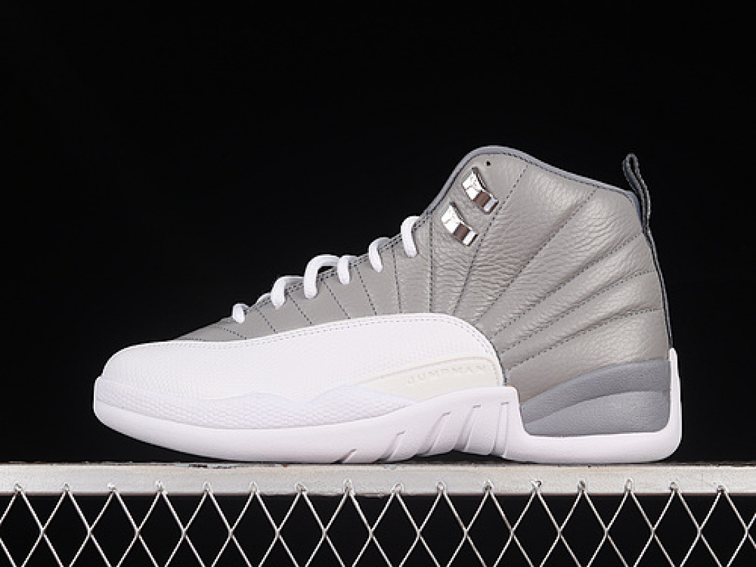 Jordan AIR Jordan 12 RETRO STEALTH/WHITE/COOL GREY · CT8013-015, photo 1