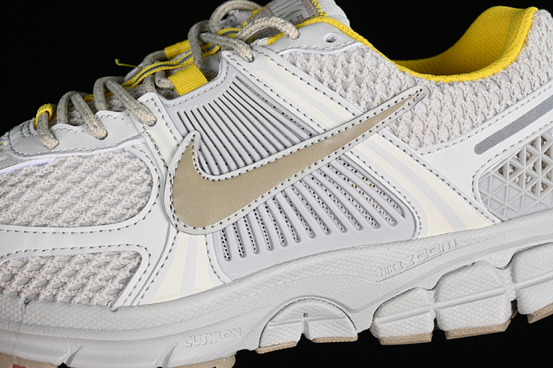 Nike [FJ7694-020]-[AIR ZOOM VOMERO 5 SP LIGHT BONE/SAIL/UNIVERSITY GOLD]-[UNISEX:36-45] - Image 7
