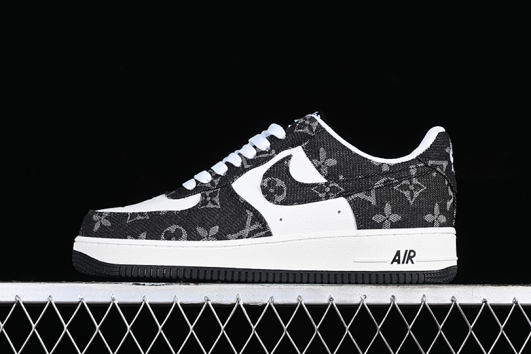 Nike [CW2288-111]-[AIR FORCE 1 07 LOW WHITE/BLACK/GREY]-[WOMAN:36-39]-[MAN:40-45], photo 1