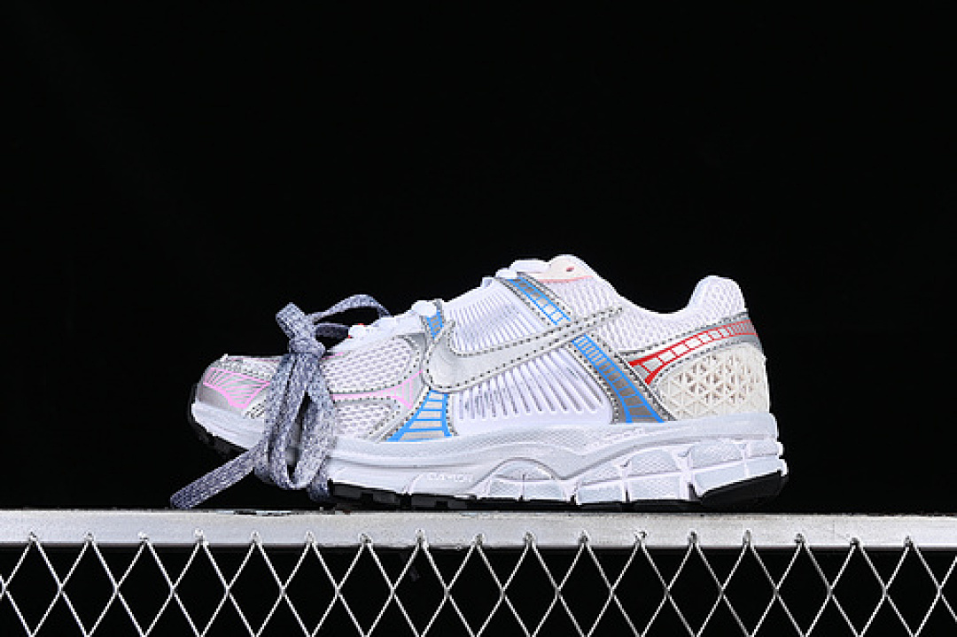 Nike Nike ZOOM VOMERO 5 WHITE/GREY/SILVER · FN3446-111, photo 1