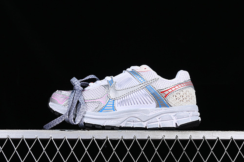 Nike Nike ZOOM VOMERO 5 WHITE/GREY/SILVER · FN3446-111, photo 1