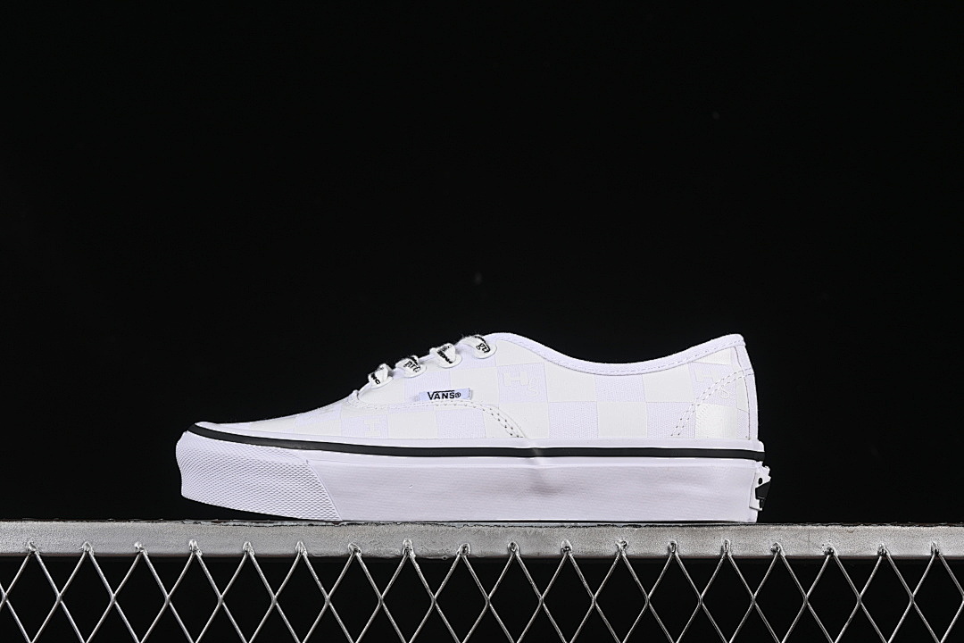 Unbranded [VN000EEUCCZ]-[AUTHENTIC 44 DX WHITE/BLACK/WHITE]-[WOMAN:35-39]-[MAN:40-44], photo 1