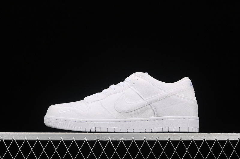 Nike DOVER STREET MARKET X SB DUNK LOW WHITE/WHITE-WHITE · DH2686-100, photo 1
