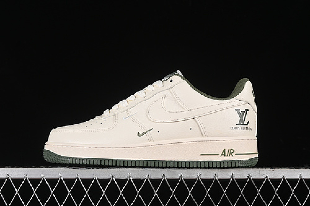 Nike [CW2288-111]-[AIR FORCE 1 07 LOW WHITE/GREEN]-[WOMAN:36-39]-[MAN:40-45], photo 1