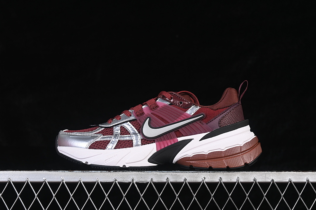 Unbranded [FD0736-601]-[V2K RUN ANTI SLIP RETRO LOW TOP SHOES RED/SILVER]-[WOMAN:35.5-39]-[MAN:40-45], photo 1