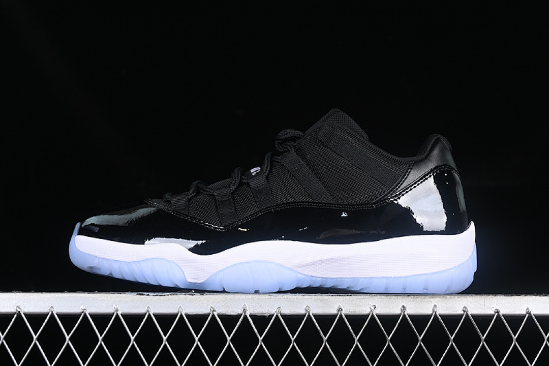 Jordan AIR Jordan 11 RETRO LOW SPACE JAM BLACK/VARSITY ROYAL/WHITE · FV5104-004, photo 1