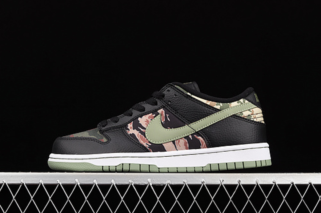 Unbranded [DH0957-001]-[DUNK LOW SE CRAZY CAMO BLACK/OIL GREEN/WHITE/TOTAL ORANGE]-[UNSIEX:36-46], photo 1
