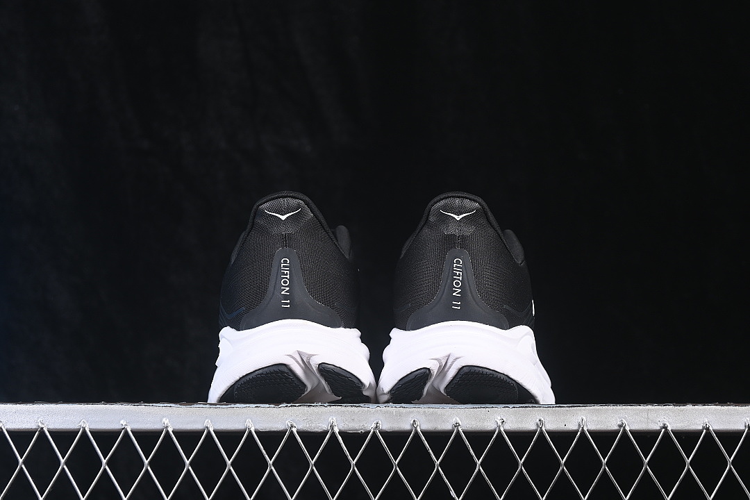 On Running [1176572 BWHT]-[ONE CLIFTON 11 BREATHABLE SHOES BLACK/INKINESS]-[WOMAN:36-39]-[MAN:40-45] - Image 13
