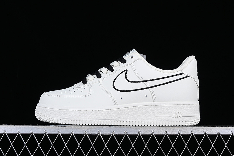 Nike Nike AIR FORCE 1 07 LOW OFF WHITE/BLACK · CL6326-158, photo 1