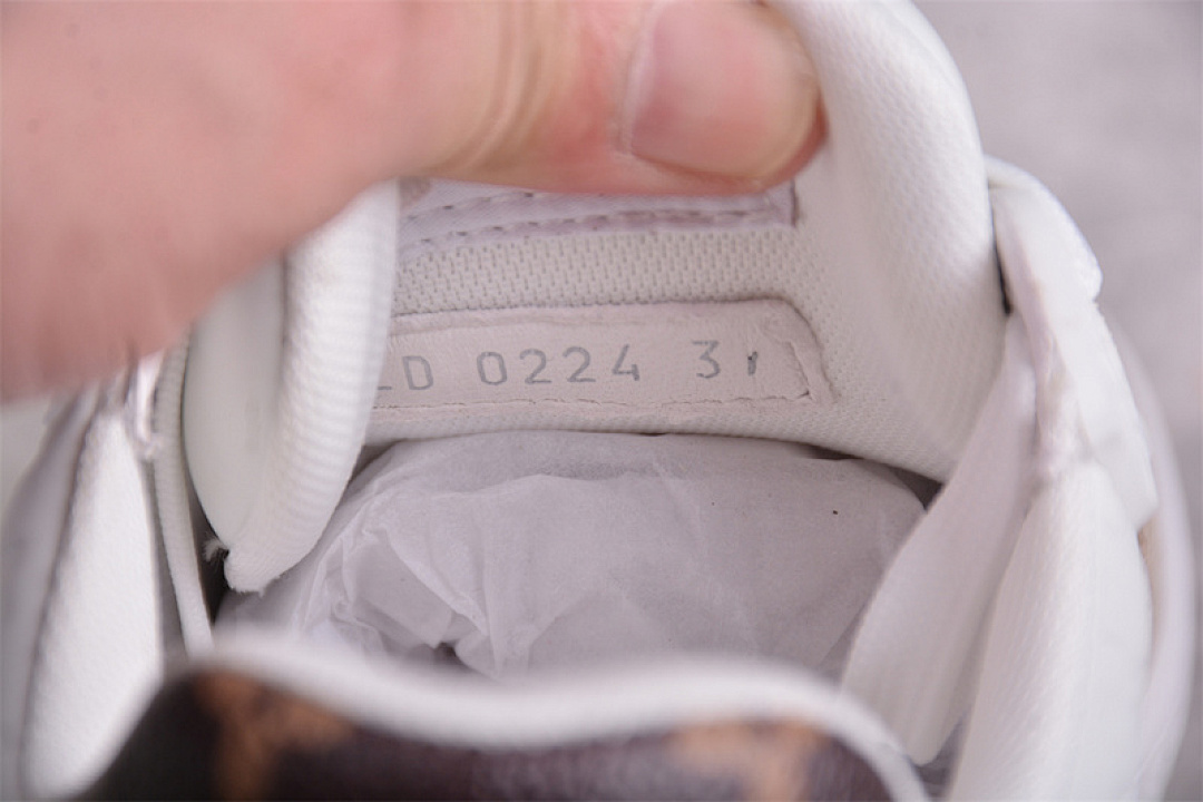 Louis Vuitton [L*V TRAINER STADIUM WHITE/GREY]-[WOMAN:35-39]-[MAN:40-45] - Image 4