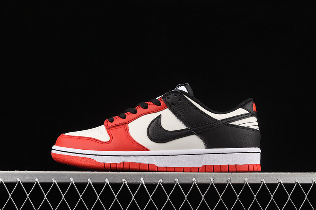 Unbranded [DD3363-100]-[NBA X SB DUNK LOW EMB 75TH ANNIVERSARY BULLS SAIL/BLACK /CHILE]-[UNISE:36-47.5], photo 1