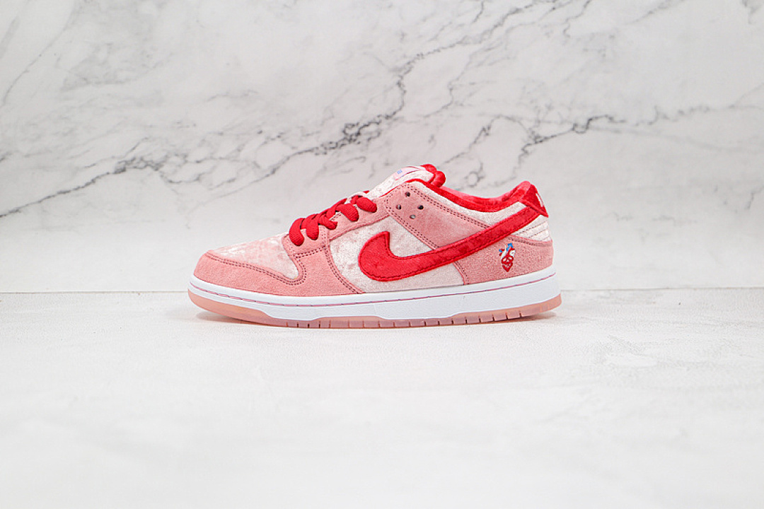 Unbranded [CT2552-800]-[STRANGELOVE X DUNK LOW SB VALENTINE'S DAY BRIGHT MELON/GYM RED/MED SOFT (PINK]), photo 1
