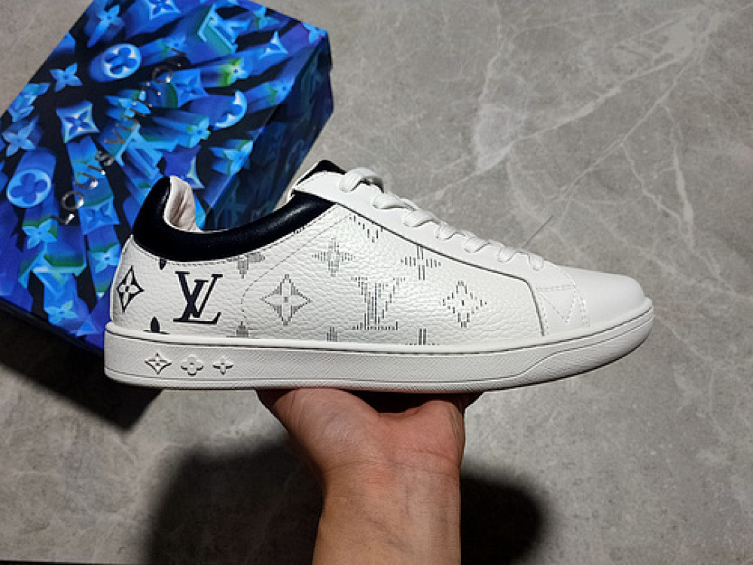 Louis Vuitton Louis Vuitton [L*V RIVOLI LOW SNEAKER WHITE/WHITE/BLACK]-[MAN:39-45], photo 1