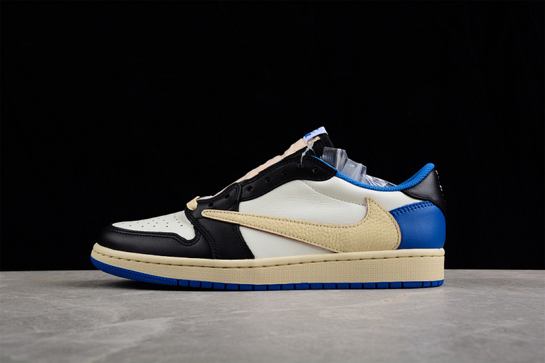 Jordan FRAGMENT DESIGN X TRAVIS SCOTT AIR Jordan 1 RETRO LOW WHITE/BLUE/BLACK · DM7866-140, photo 1