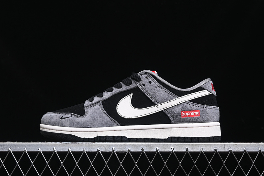 Supreme Nike SB DUNK LOW SUPREME WHITE/GREY/BLACK · XX3186-206, photo 1