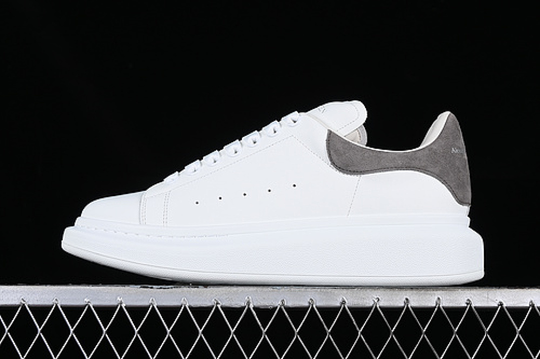 Alexander McQueen [ALEXANDER MCQUEEN WHITE/GREY]-[WOMAN:35-39]-[MAN:40-44], photo 1