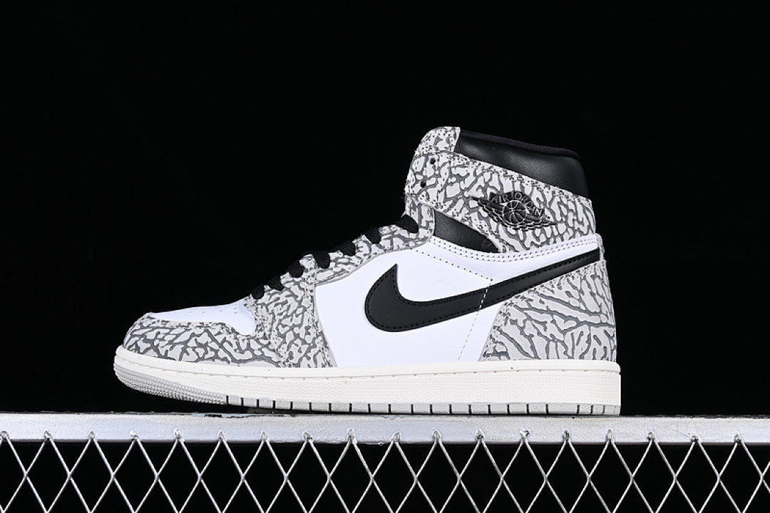 Jordan AIR Jordan 1 RETRO HIGH OG WHITE CEMENT TECH GREY/MUSLIN/BLACK/WHITE · DZ5485-0524, photo 1