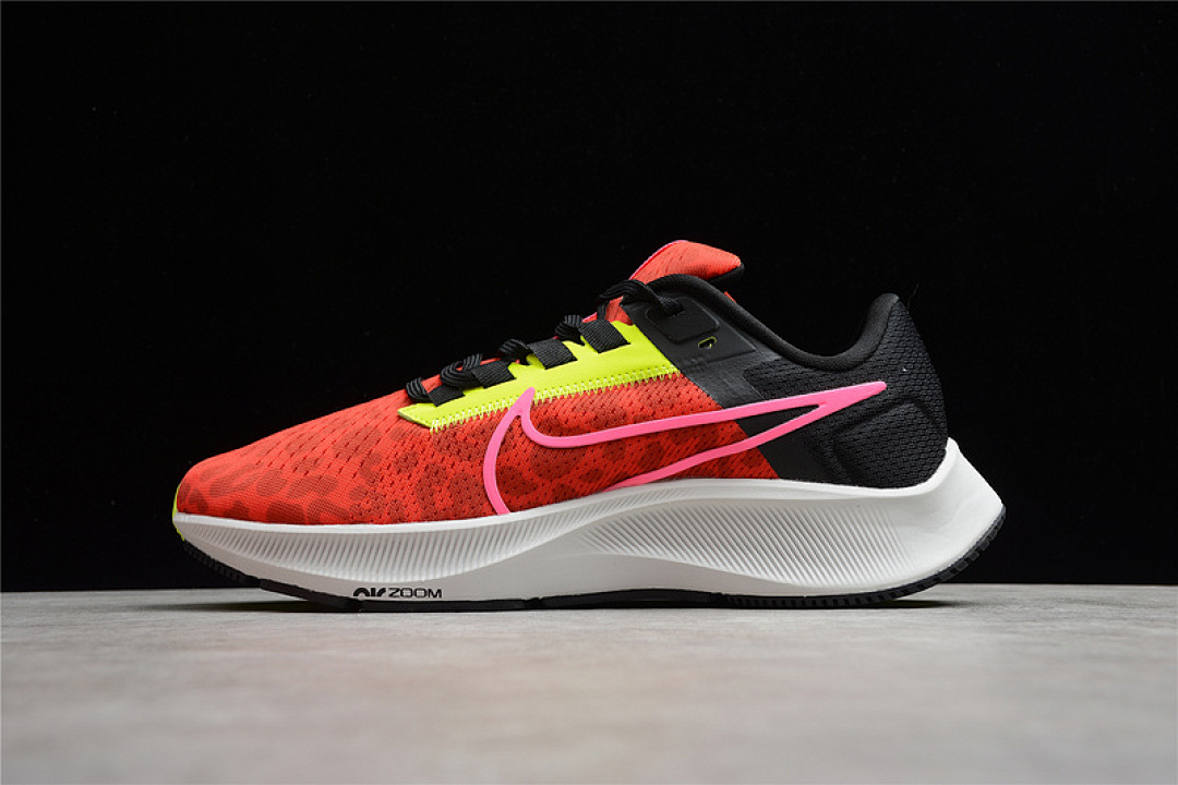 Nike Nike AIR ZOOM PEGASUS 38 CHILE RED/PLATINUM TINT/HYPER PINK-BLACK · DM8061-600, photo 1