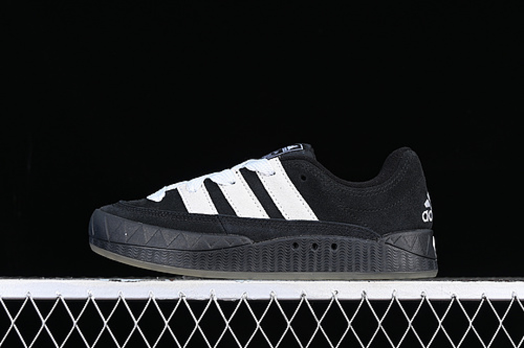Adidas [HQ6900]-[ADIDAS ADIMATIC CORE BLACK/CRYSTAL WHITE/GUM]-[WOMAN:35.5-39]-[MAN:40-45.5], photo 1