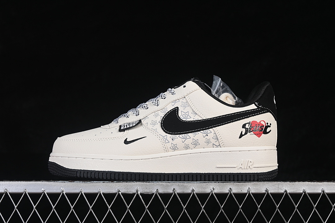 Nike Nike AIR FORCE 1 07 LOW CASUAL SNEAKERS WHITE/BLACK · DW8806-006, photo 1