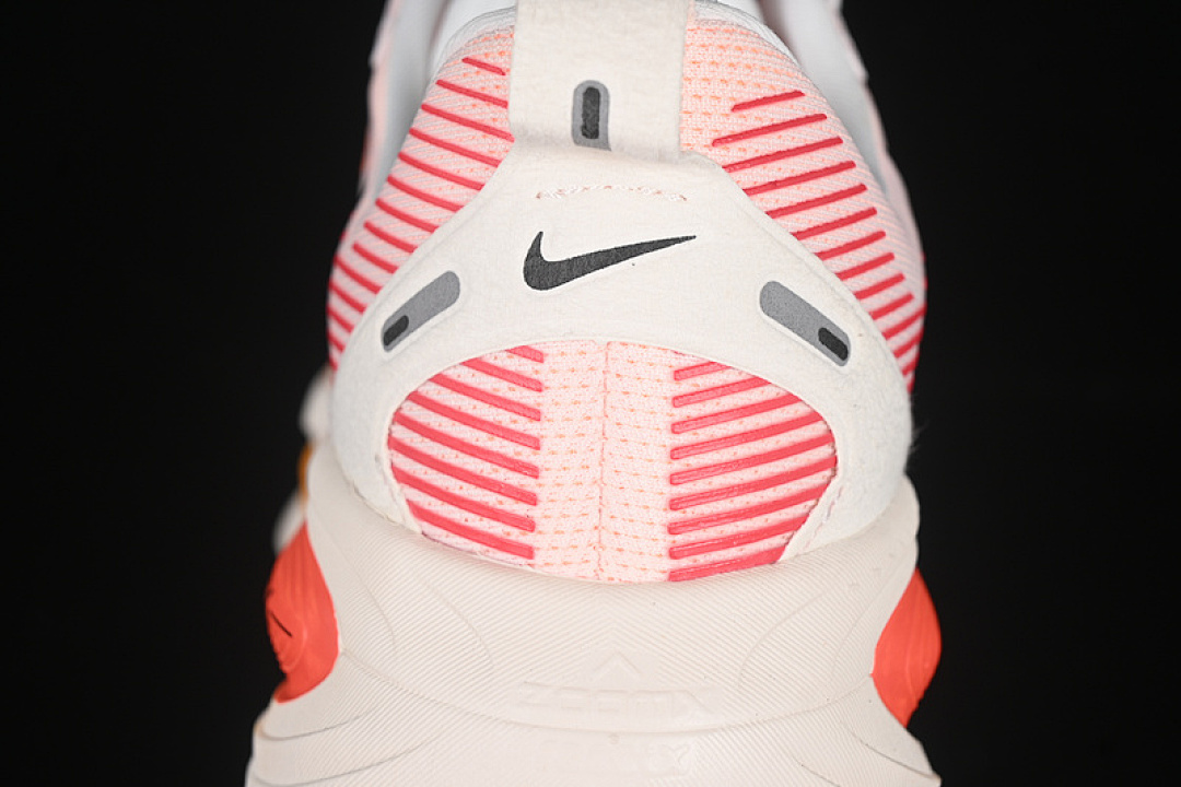 Nike [HM6804-100]-[AIR ZOOM VOMERO 18 SAIL/BRIGHT CRIMSON/LASER ORANGE/BLACK]-[UNISEX:36-45] - Image 7