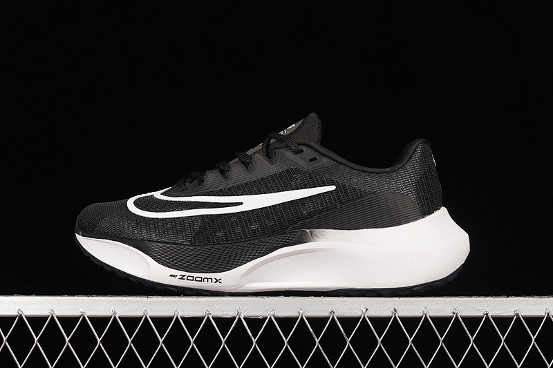 ZOOM FLY 5 BLACK/WHITE · DM8968-001, photo 1