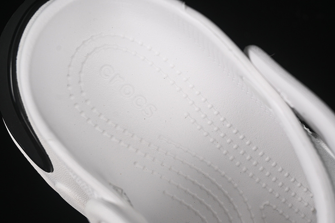 Crocs [CROCS BUBBLE CRUSH REFLECTOR CLASSIC SIMPLE CASUAL BEACH HOLE SLIPPERS SANDALS WHITE/BLACK] - Image 3