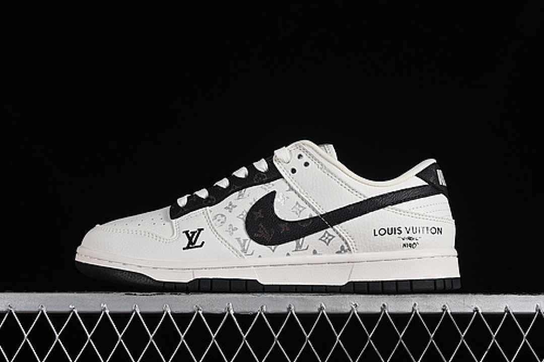 Unbranded [FC1688-189]-[DUNK LOW SB L*V WHITE/BLACK/GREY]-[WOMAN:36-39]-[MAN:40-45], photo 1