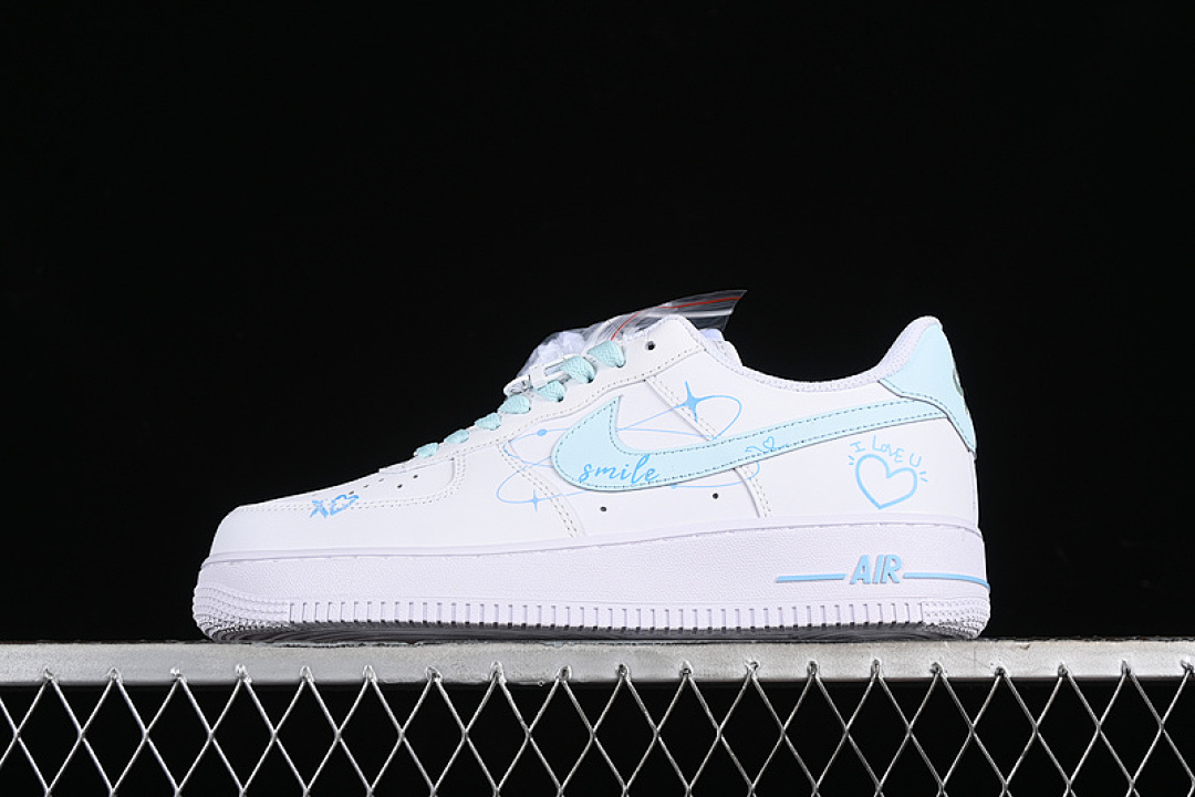 Nike Nike AIR FORCE 1 07 LOW WHITE/BLUE · CW2288-111, photo 1