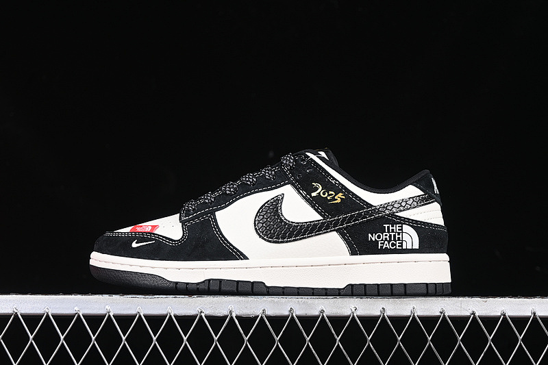 Nike SB DUNK LOW BLACK/WHITE · FC1688-210, photo 1