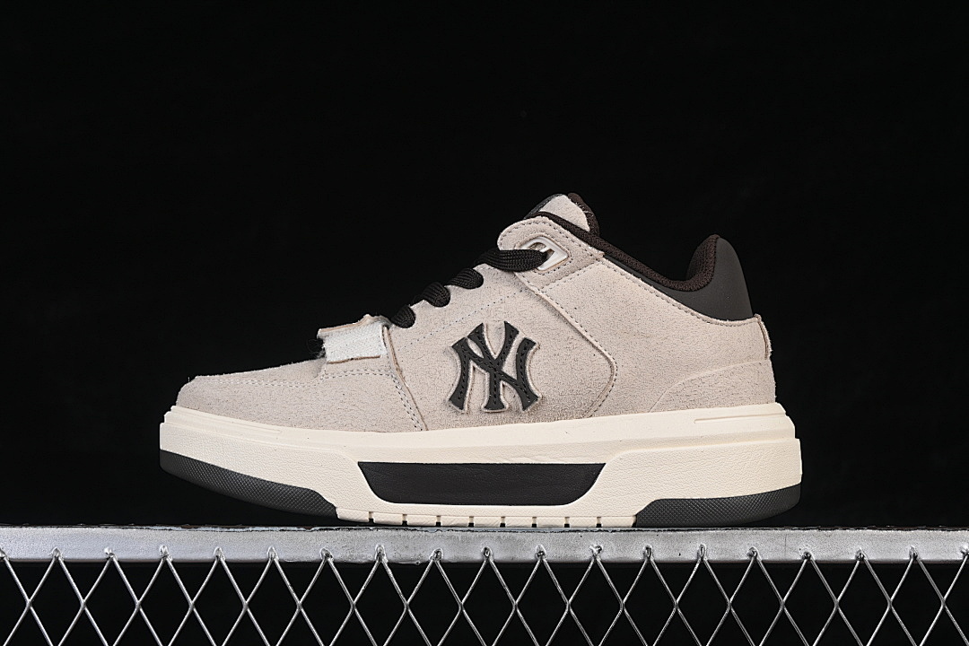 MLB [3ASXH015N50BGS]-[NY MLB CHUNKY LINER MID HAIRY BEIGE/BLACK]-[WOMAN:35-39]-[MAN:40-45], photo 1