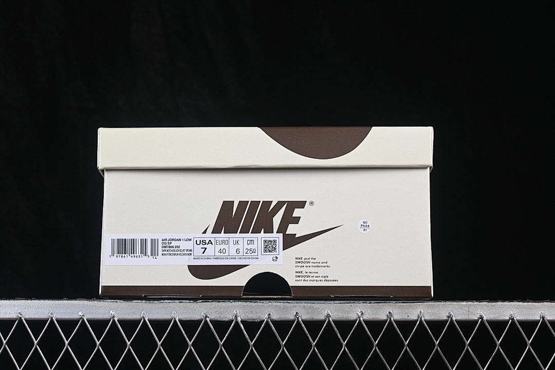 Jordan [DM7866-202]-[TRAVIS SCOTT AIR JORDAN 1 LOW OG BLACK/BLACK/BLACK]-[WOMAN:36-39]-[MAN:40-48.5] - Image 12