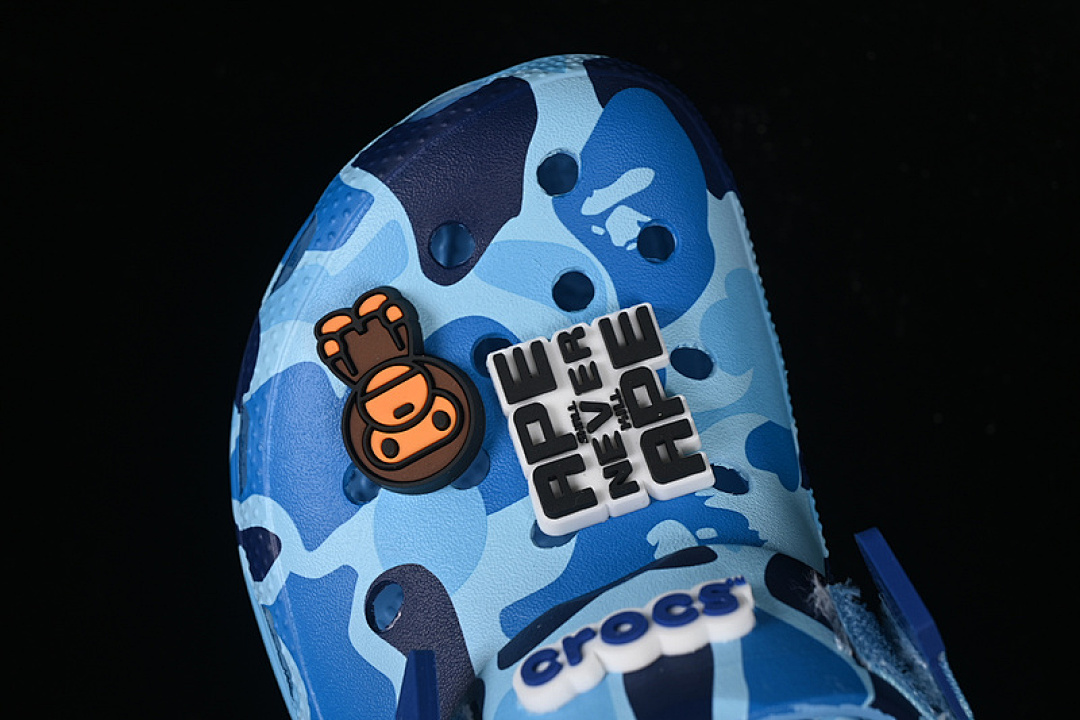 Crocs [BAPE X CROCS CLASSIC CLOG BLUE]-[WOMAN:36-39]-[MAN:40-46] - Image 5