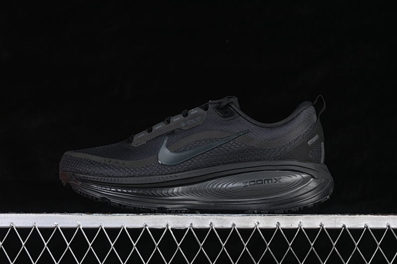 Nike Nike VOMERO 18 GORE-TEX BLACK/ANTHRACITE · HQ7001-001, photo 1