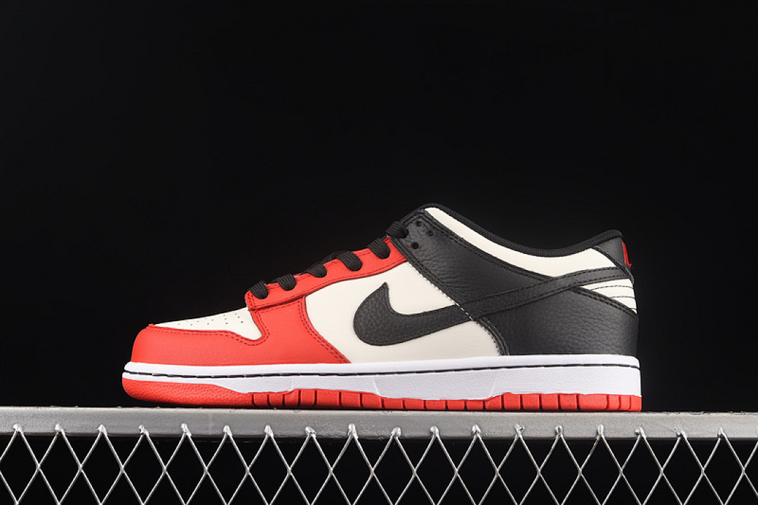 Unbranded [DD3363-100]-[NBA X SB DUNK LOW EMB 75TH ANNIVERSARY BULLS SAIL/BLACK/CHILE RED]-[UNISEX:36-46], photo 1