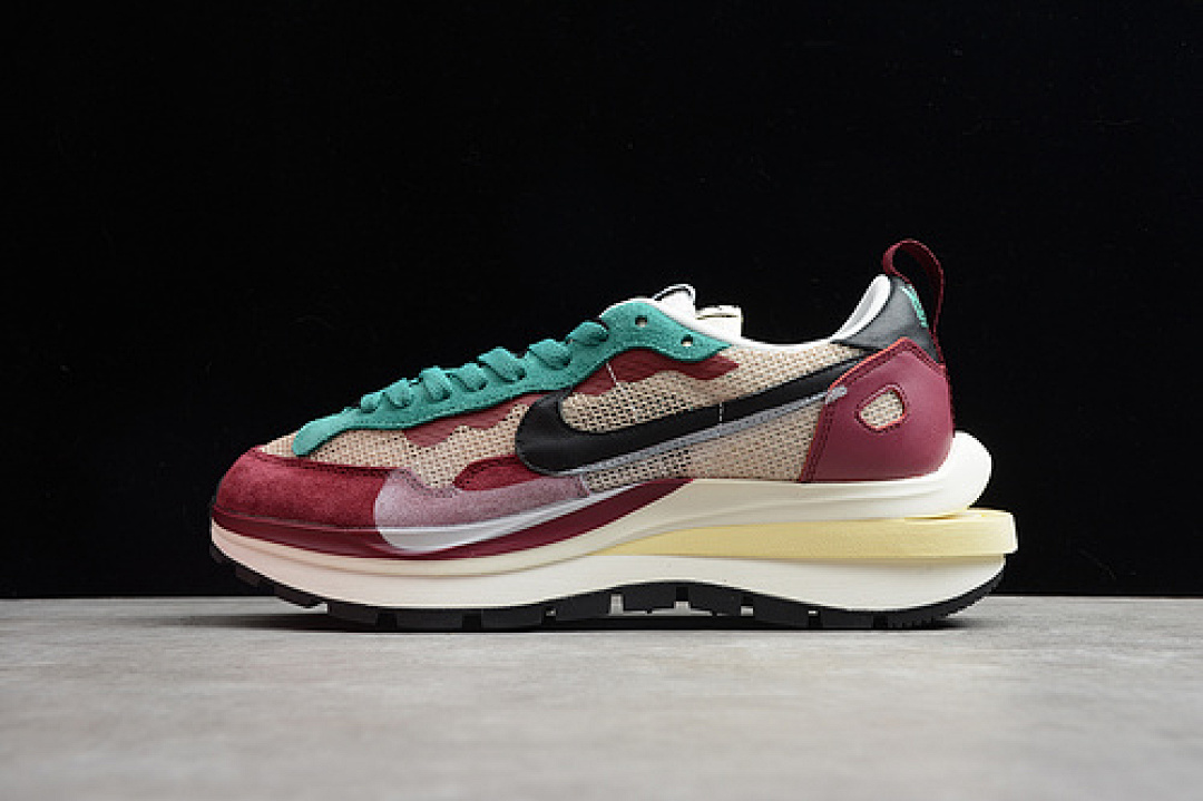 Sacai Sacai X REGASUS VAPORRLY SP BEIGE/PURPLISH RED-GRASS GREEN · DD3035-200, photo 1
