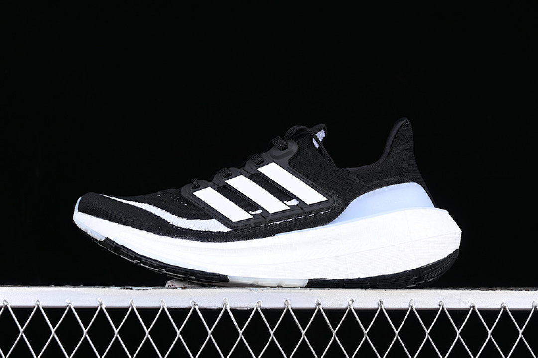 Adidas [HQ6340]-[ADIDAS ULTRABOOST LIGHT CORE BLACK/CLOUD WHITE/CORE BLACK]-[WOMAN:36-39]-[MAN:40-48], photo 1