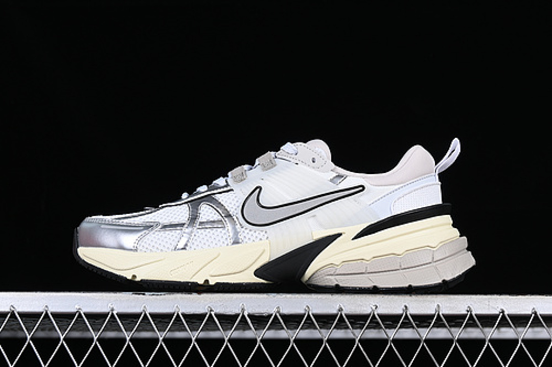 V2K RUNTEKK 3XL WHITE/GREY/BLACK · FD0736-100, photo 1
