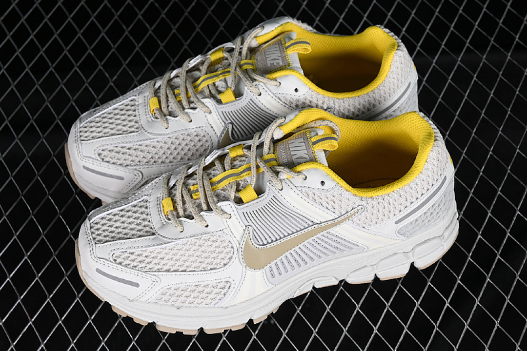 Nike [FJ7694-020]-[AIR ZOOM VOMERO 5 SP LIGHT BONE/SAIL/UNIVERSITY GOLD]-[WOMAN:36-39]-[MAN:40 - Image 10
