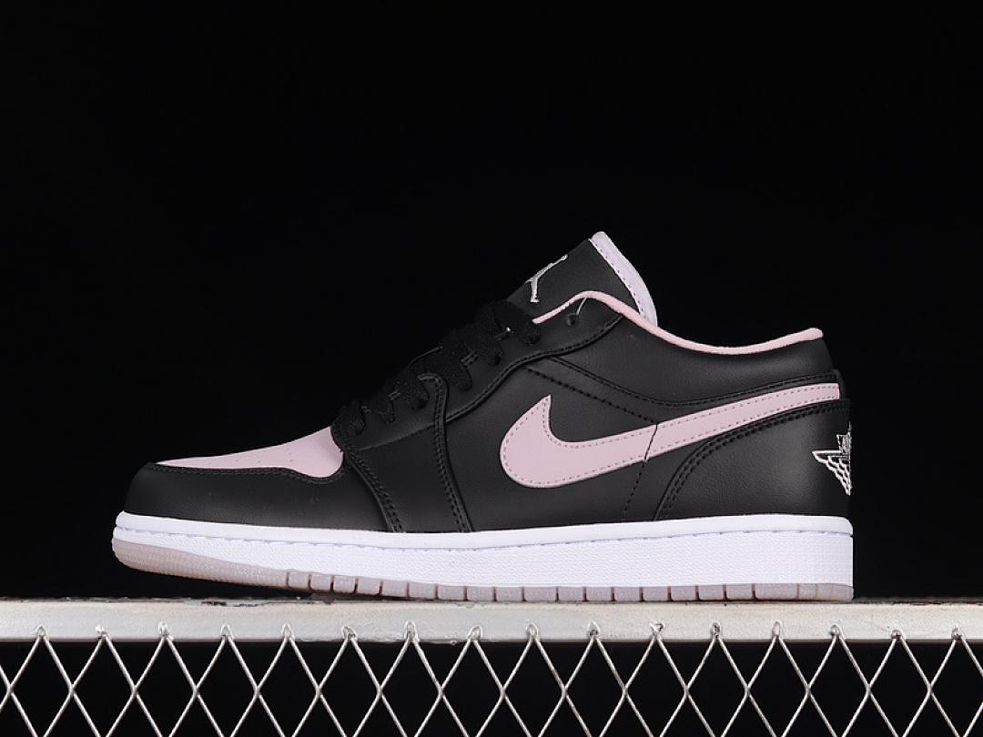 Jordan AIR Jordan 1 LOW SE BLACK/ICED LILAC/WHITE · DV1309-051, photo 1