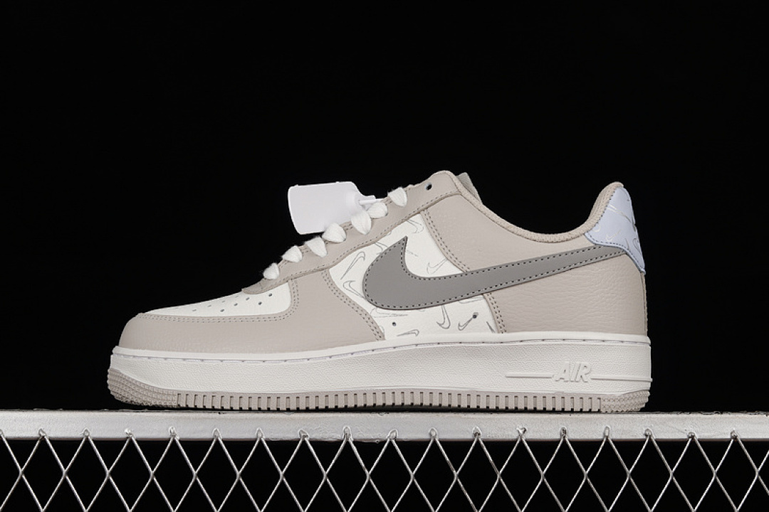 Nike [DR7857-101]-[AIR FORCE 1 LOW 07 REFLECTIVE SWOOSHES SAIL/SAIL/WHITE/PURE PLATINUM], photo 1