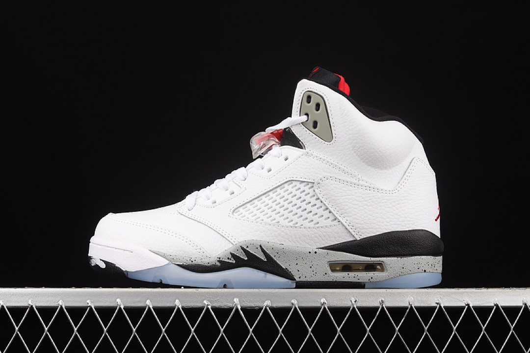 Jordan [136027-104]-[AIR JORDAN 5 RETRO WHITE CEMENT WHITE/UNIVERSITY RED-BLACK-METALLIC (SILVER]), photo 1