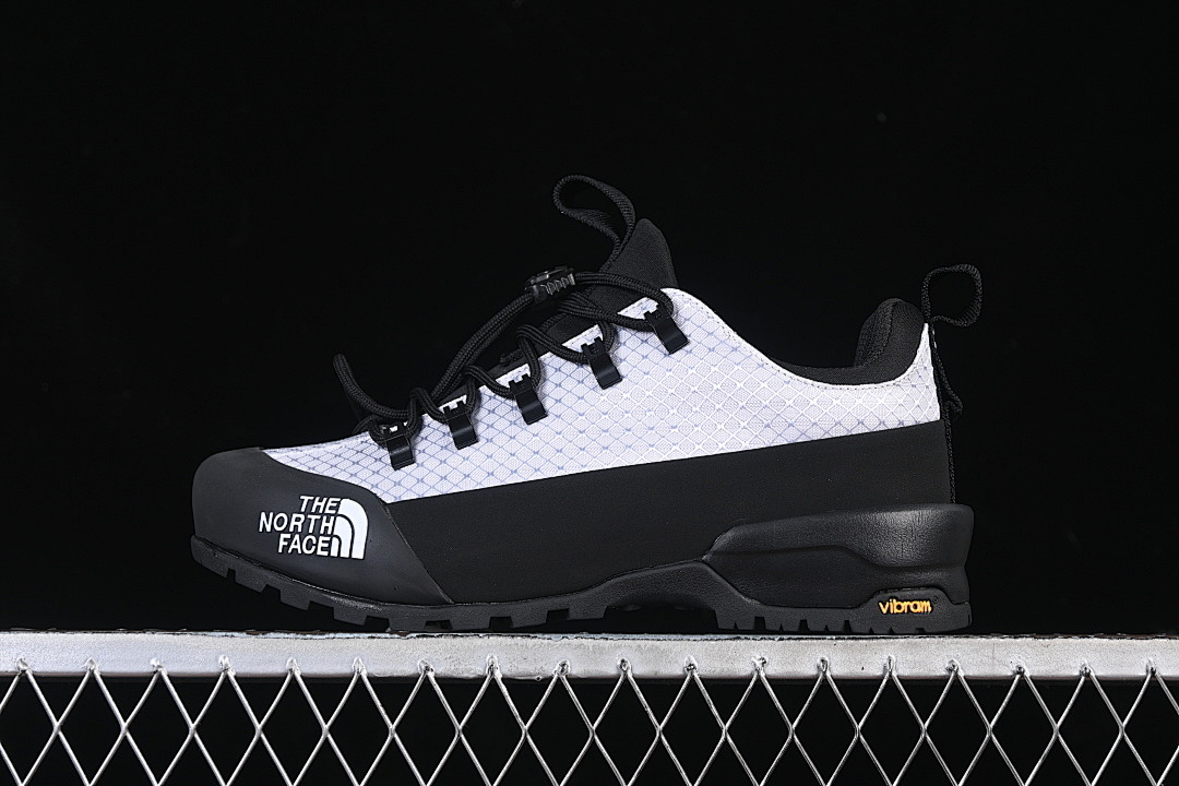 The North Face [NFA817B8OR-080]-[THE NORTH FACE GLENCLYFFE LOW WHITE/BLACK]-[WOMAN:39]-[MAN:40-45], photo 1