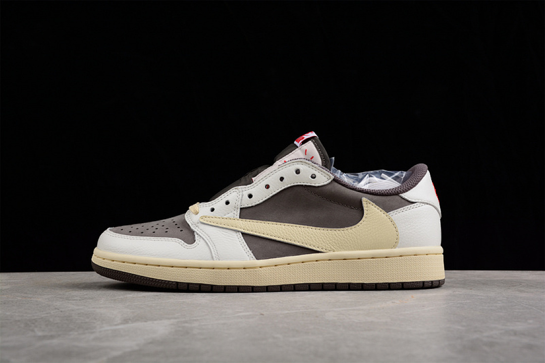 Jordan TRAVIS SCOTT X AIR Jordan 1 LOW OG REVERSE MOCHA SAIL/UNIVERSITY RED/RIDGEROCK · DM7866-162, photo 1