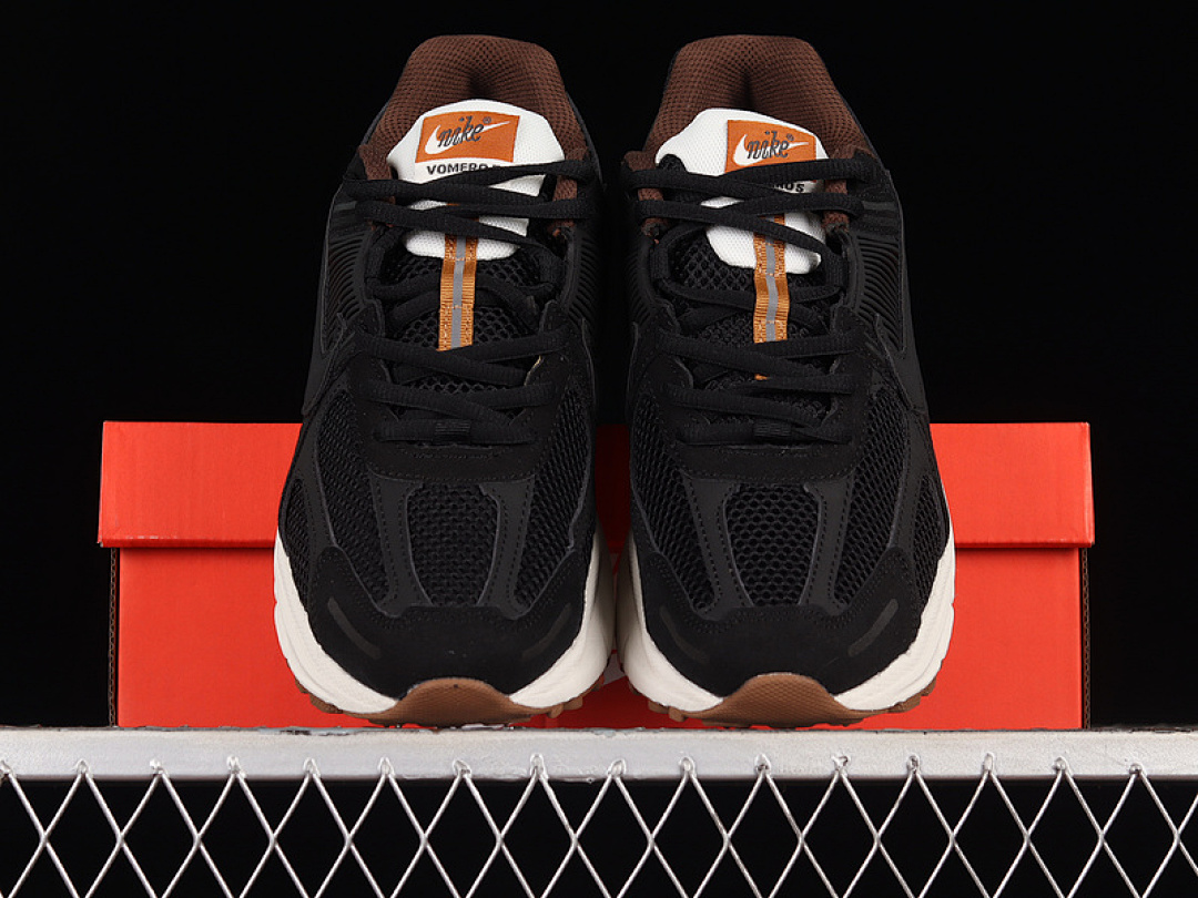Nike [FD0533-010]-[ZOOM VOMERO 5 BLACK SESEME/COCONUT MILK]-[WOMAN:36-39]-[MAN:40-45] - Image 12