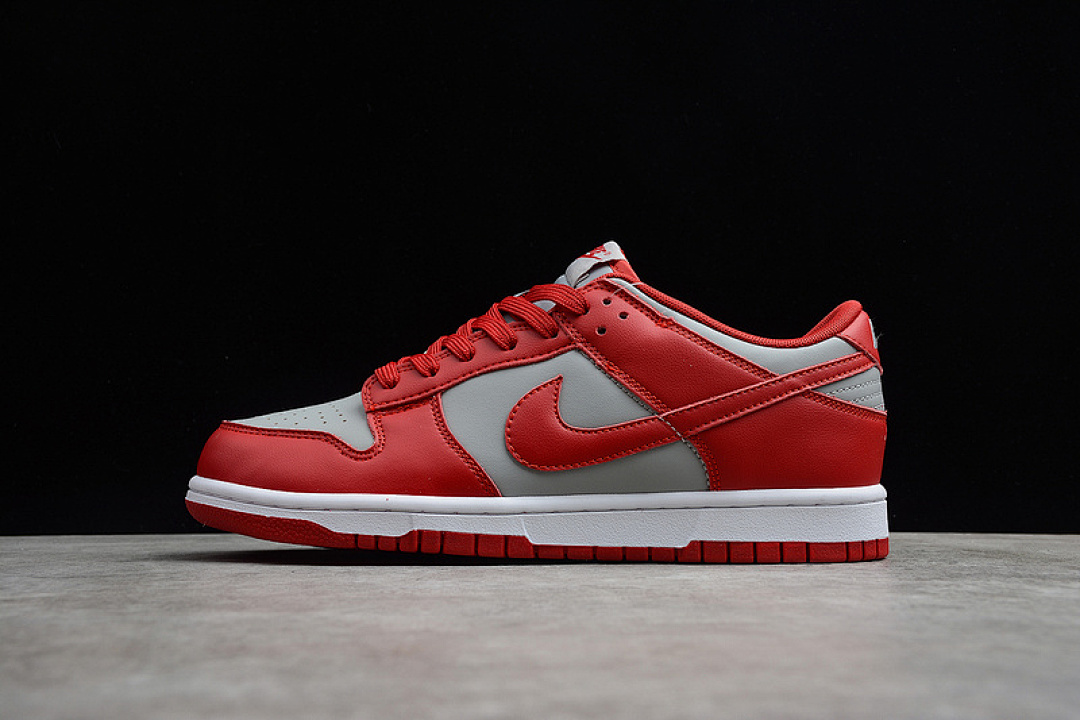 Nike DUNK LOW SP UNLV 2021 MEDIUM GREY/VARSITY RED/WHITE · DD1391-002, photo 1